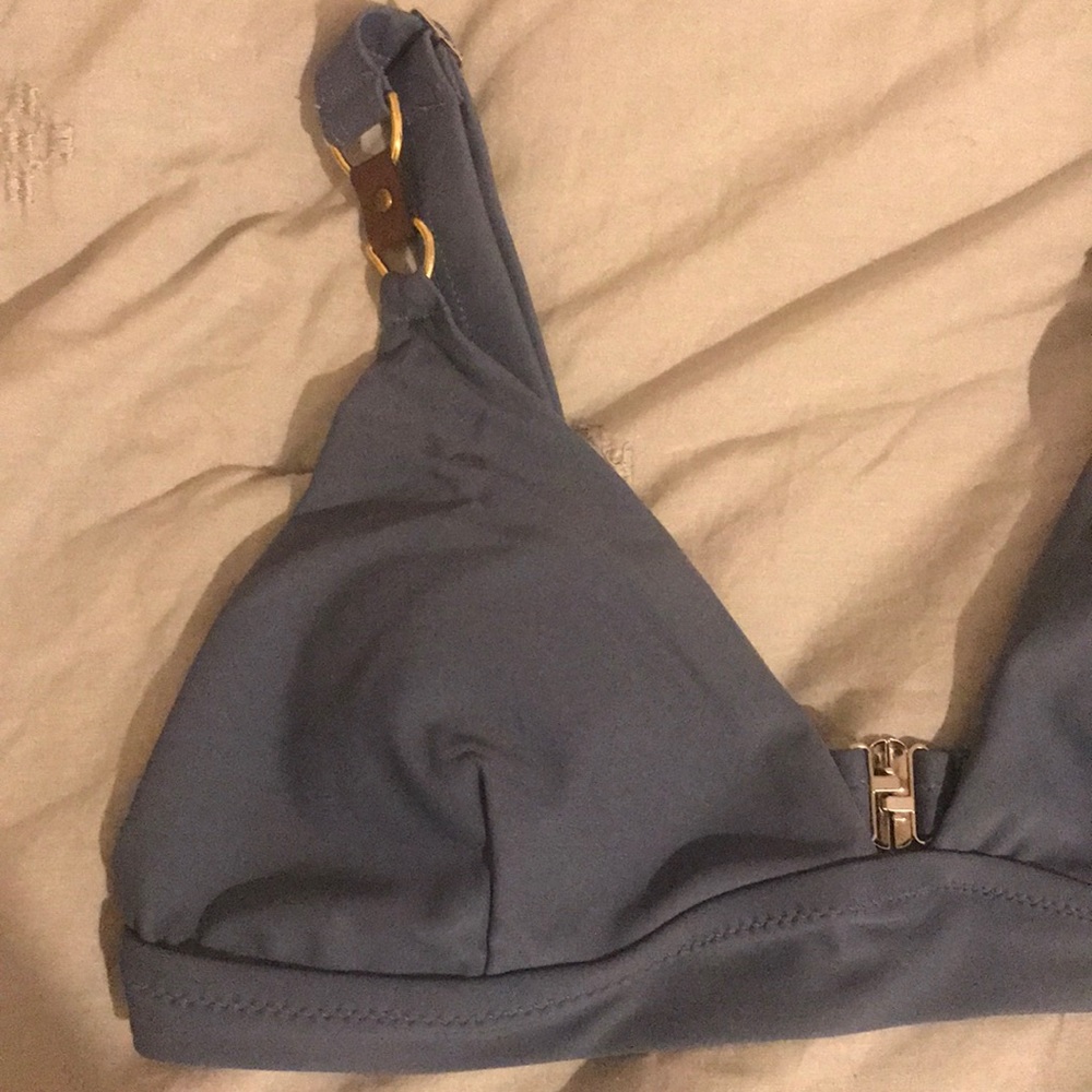 Blue bikini - Picture 2 of 8